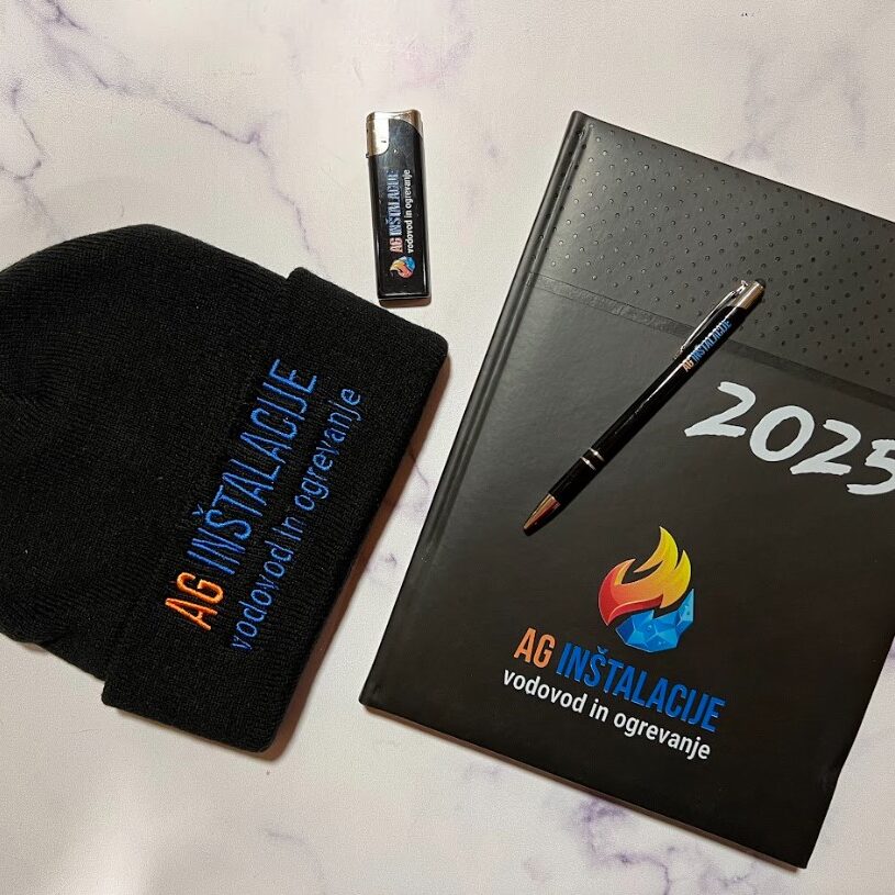 Promocijski izdelki z logotipom – vezenje na kapo, rokovniki, pisala, vžigalniki