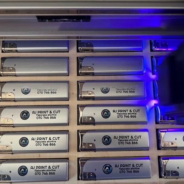 UV tisk logotipa na promocijske vžigalnike – personalizacija promocijskih izdelkov