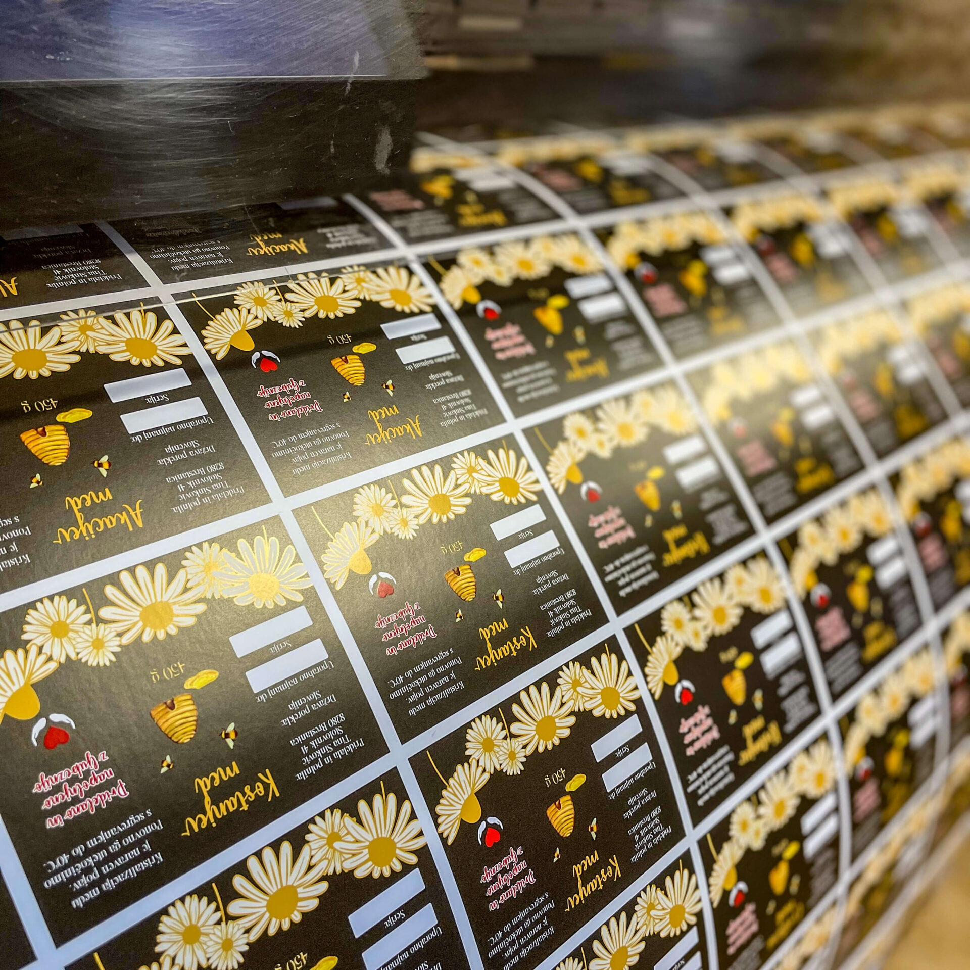 Velikoformatni tisk nalepk za med