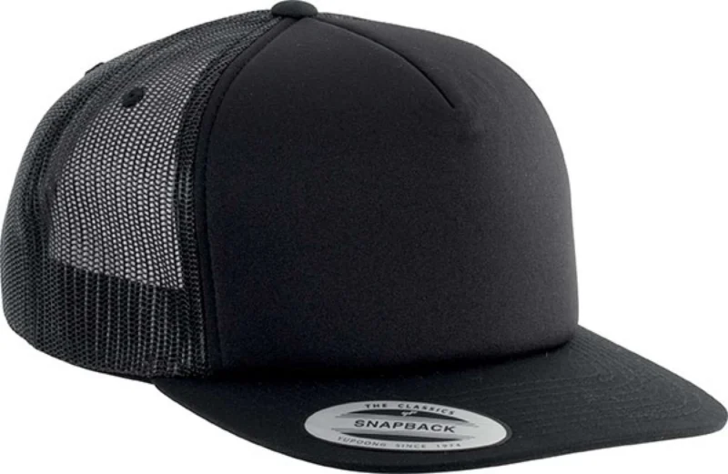 Mrežasta snapback kapa K-up, prikazana postrani